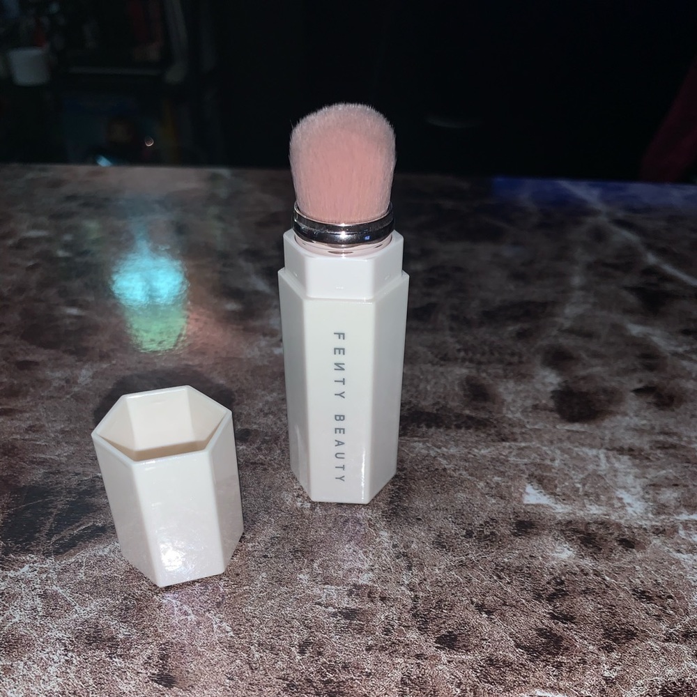 Fenty Portable Contour & Concealer Brush